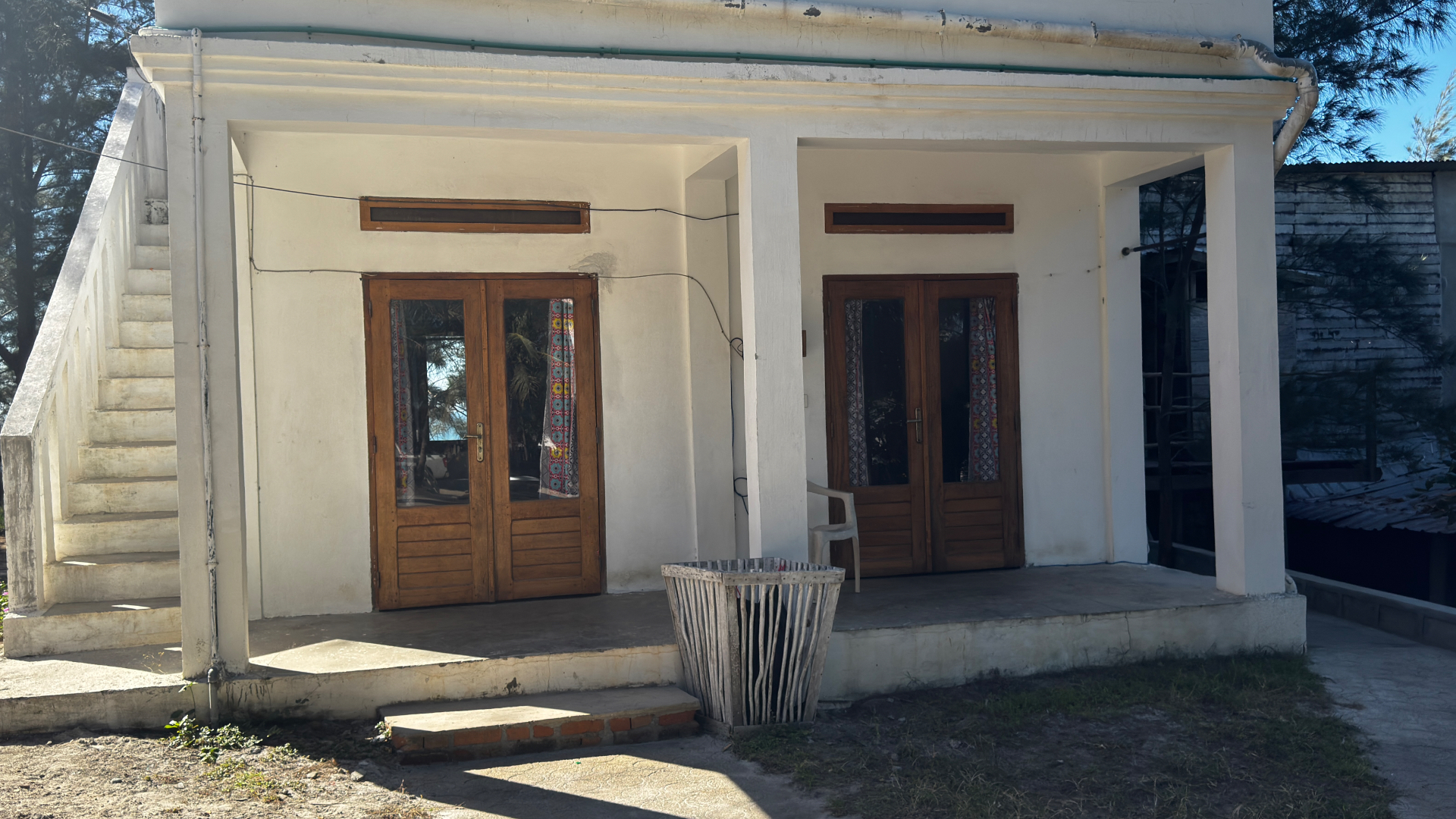 One studio ground floor apartment with kitchen